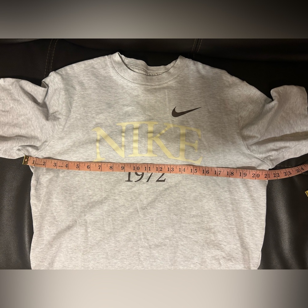 NWOT. Nike Sportswear Classic T. Size S. - Picture 7 of 13